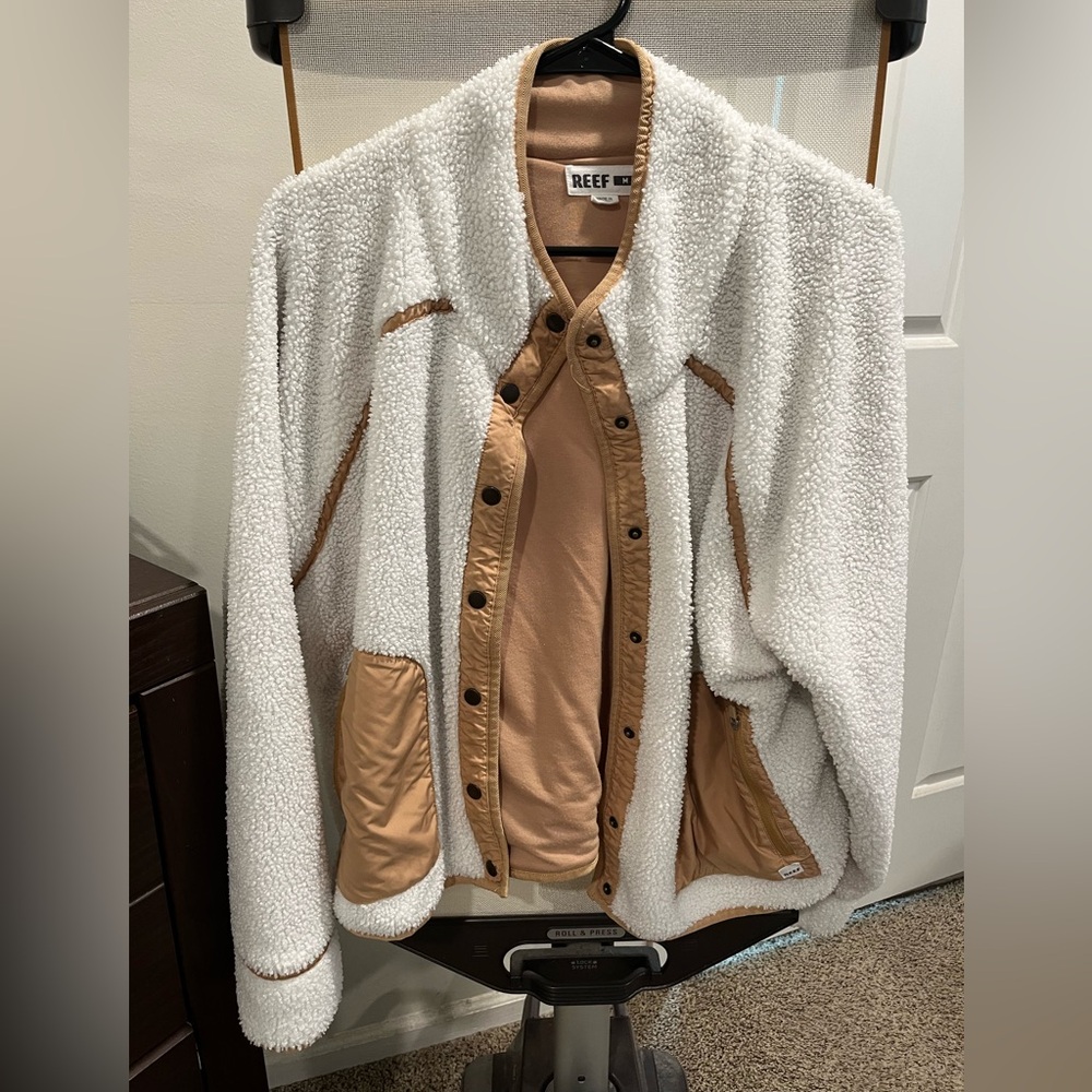 Reef cozy white sherpa jacket size M.